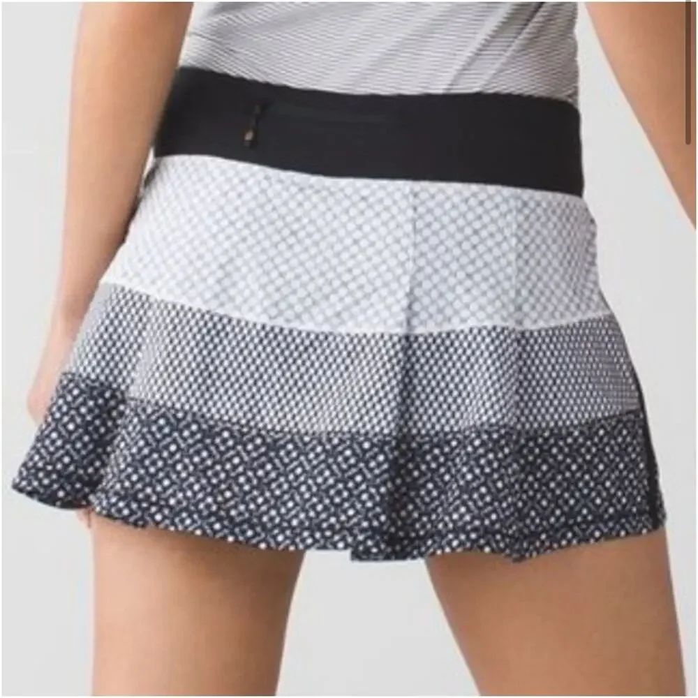 Lululemon Women Dottie Eyelet White Black Print Pace Rival Skirt II Skort 2 Reg